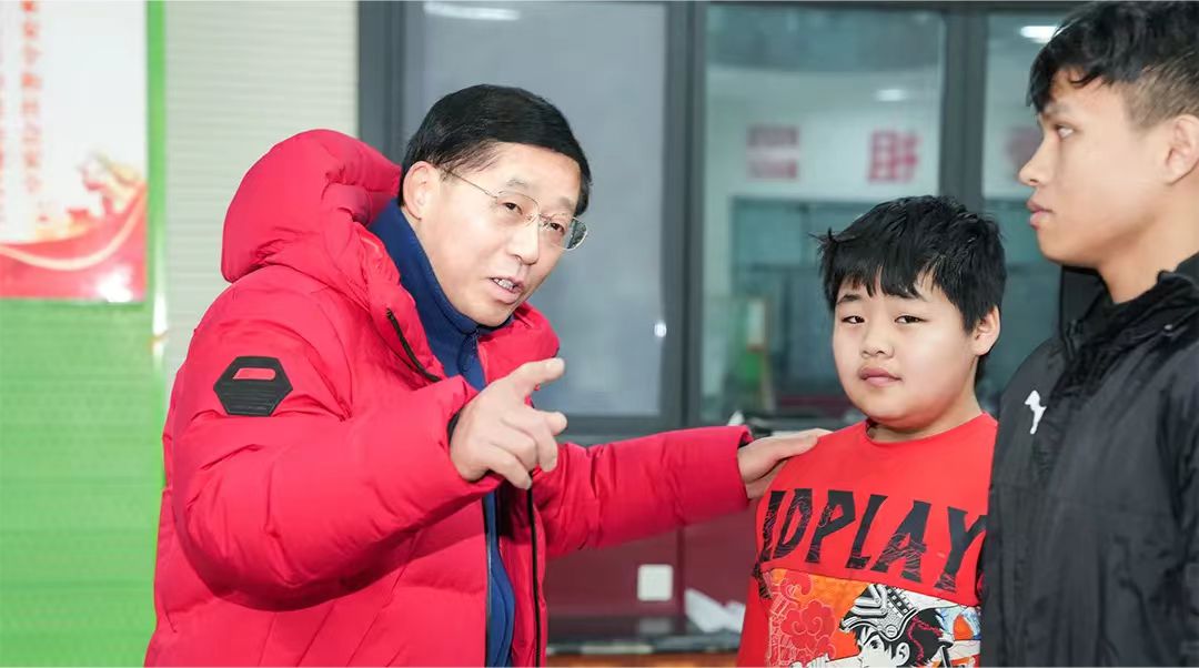 背后的默默