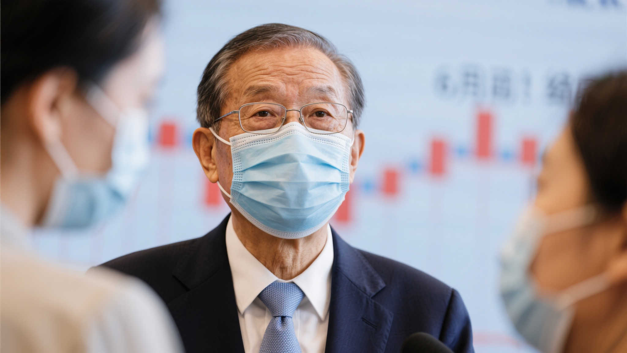 曼通过给予